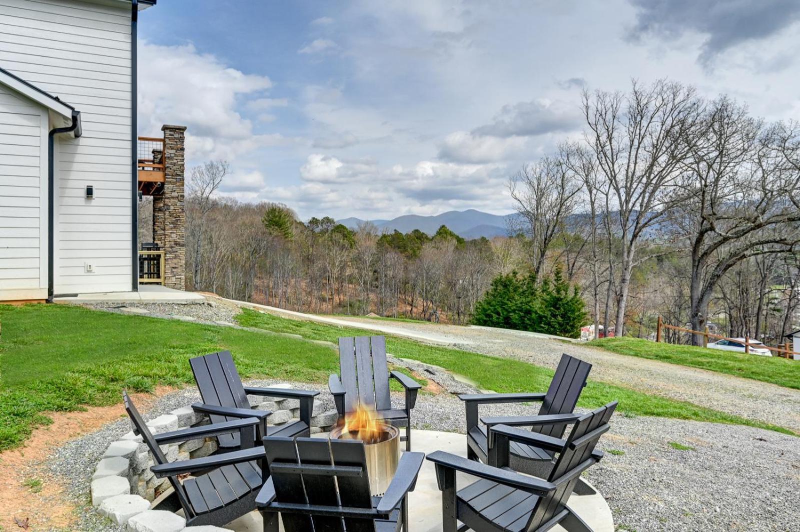 웨버빌 Mon Tresor, Modern Mountain Views With Deck 빌라 외부 사진