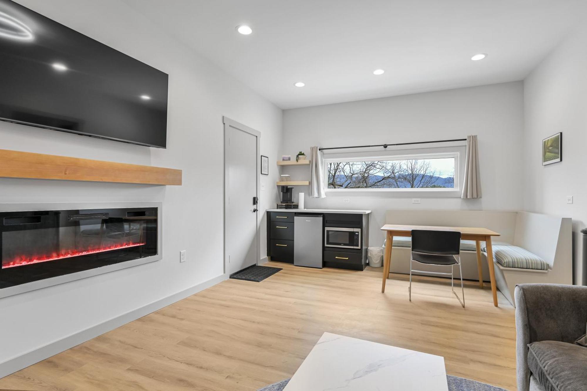 웨버빌 Mon Tresor, Modern Mountain Views With Deck 빌라 외부 사진