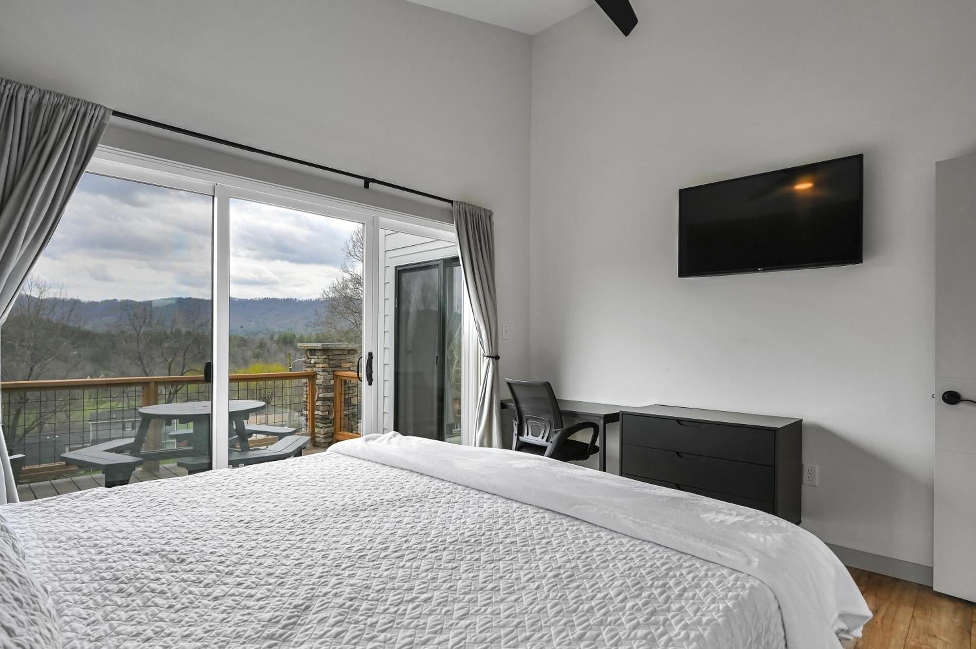 웨버빌 Mon Tresor, Modern Mountain Views With Deck 빌라 외부 사진
